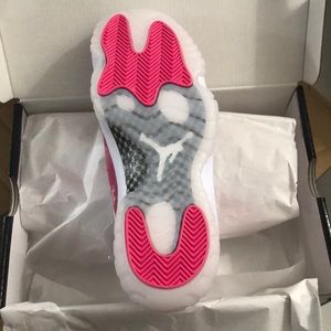 Jordan’s 11 Retro low size 9